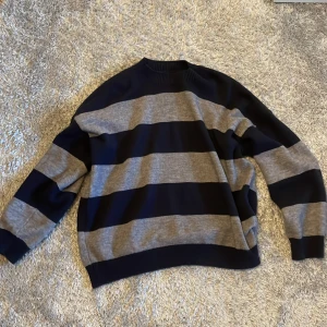 oversized randig sweatshirt  - Ej använd oversized randig sweatshirt Direkt köp 300kr