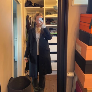 Filippa K kappa - Kappa från Filippa K nypris ca 4000🤍 TRYCK INTE KÖP NU!