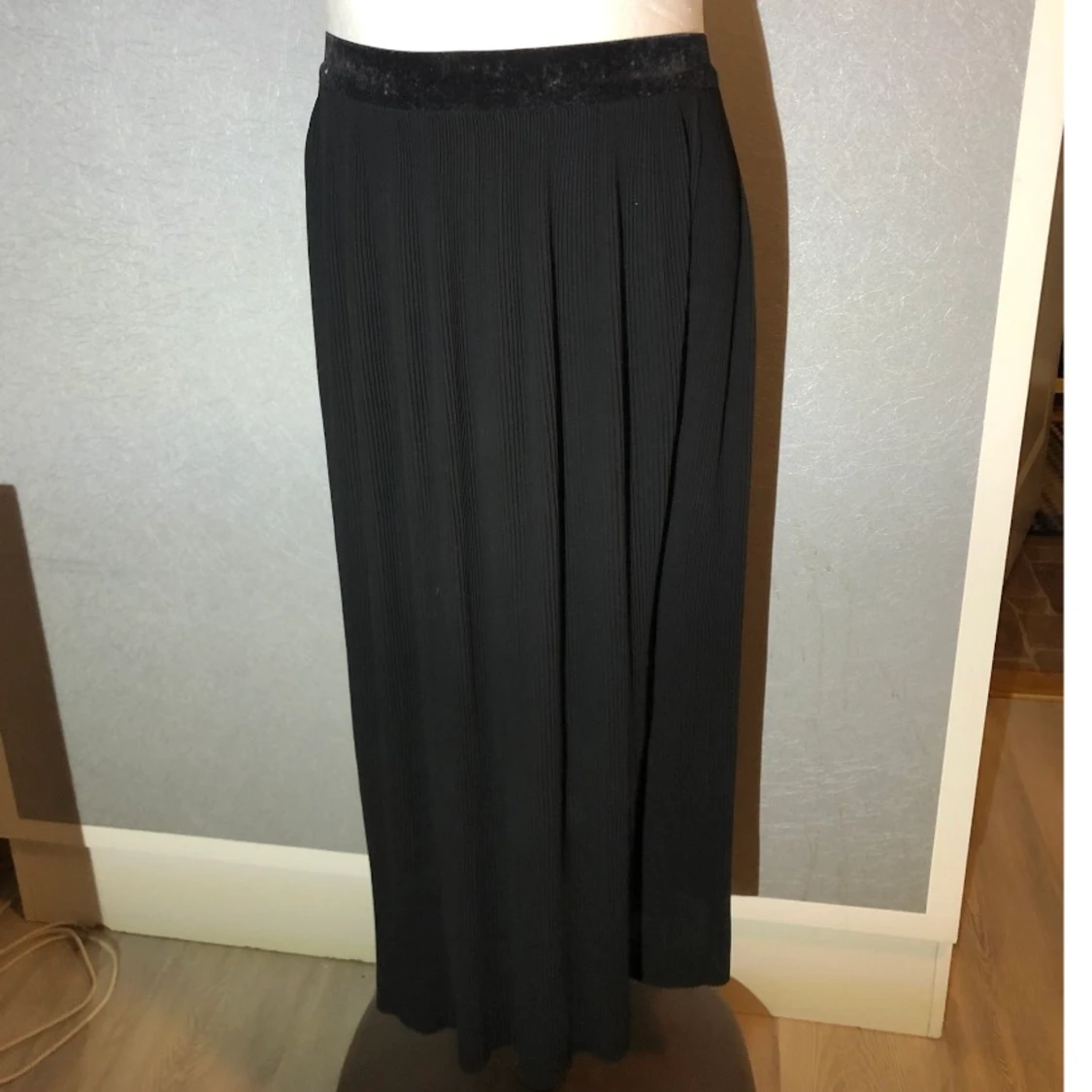 Zara byxor ribbade i lös passform