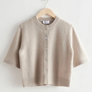 & Otter stories kofta - SÖKER! Jag söker denna så sjukt mycke och kan tänka mig att betala ca 550kr då nypris e 590kr. Helst strl s eller m!❤️