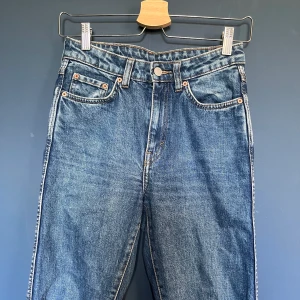 Weekday Jeans  - Jeans ”Case Spit” från weekday. Använda ett fåtal gånger. Tighta men raka ben 