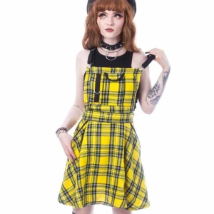 Klänning med hängslen  - Gul klänning med hängslen från chemical black , strl L , använd fåtal gånger , bra skick 