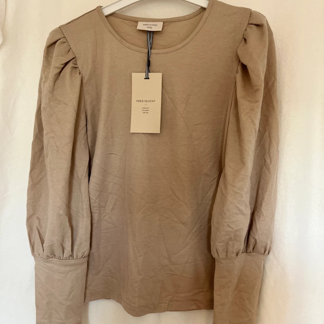 Beige Topp med Ballongärm