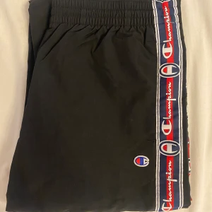 Champion byxor - Champion track pants, jag är 172 som referens. 