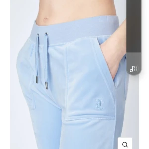 Xs - Haj jag söker ett par juicy Couture i ljusblå för unguför 100-500 kr