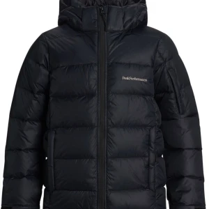 Kollar intresset på Peak jacka - Från barnavdelningen. Använd men i fint skick!! Passar mig som har storlek XS/S vanligtvis