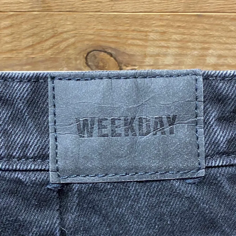 Ett par weekday jeans med lite Bootcut knappt använda, storlek 29x34. (Obs frakt ingår ej i priset). Jeans & Byxor.