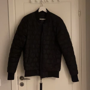 Moose jacka - Säljer moose jacka då den inte längre kommer till användning. Köptes för en månad sen o endast använd fåtal gånger✨ nypris 4500kr