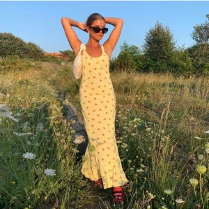 Realisation Par Allegra Verona - Intressekoll för min superfina Allegra Verona dress från Realisation Par. Storlek small, använd 2 gånger, i nyskick!   Nypris var 265€ plus frakt 