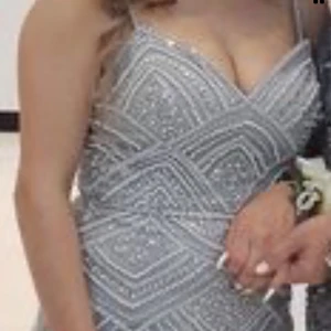 Fest klänning - Använd en gång,Storlek small, Du kan komma hemma hos mig och prova om du vill,pris kan diskuteras, har mer bilder men kunde bara lägga 3 så om du vill ha mer bilder säg bara till och klänningen plockas up hos mig