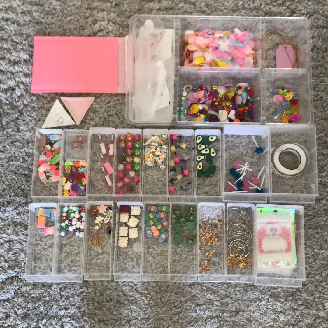 Berlocker och örhängen 