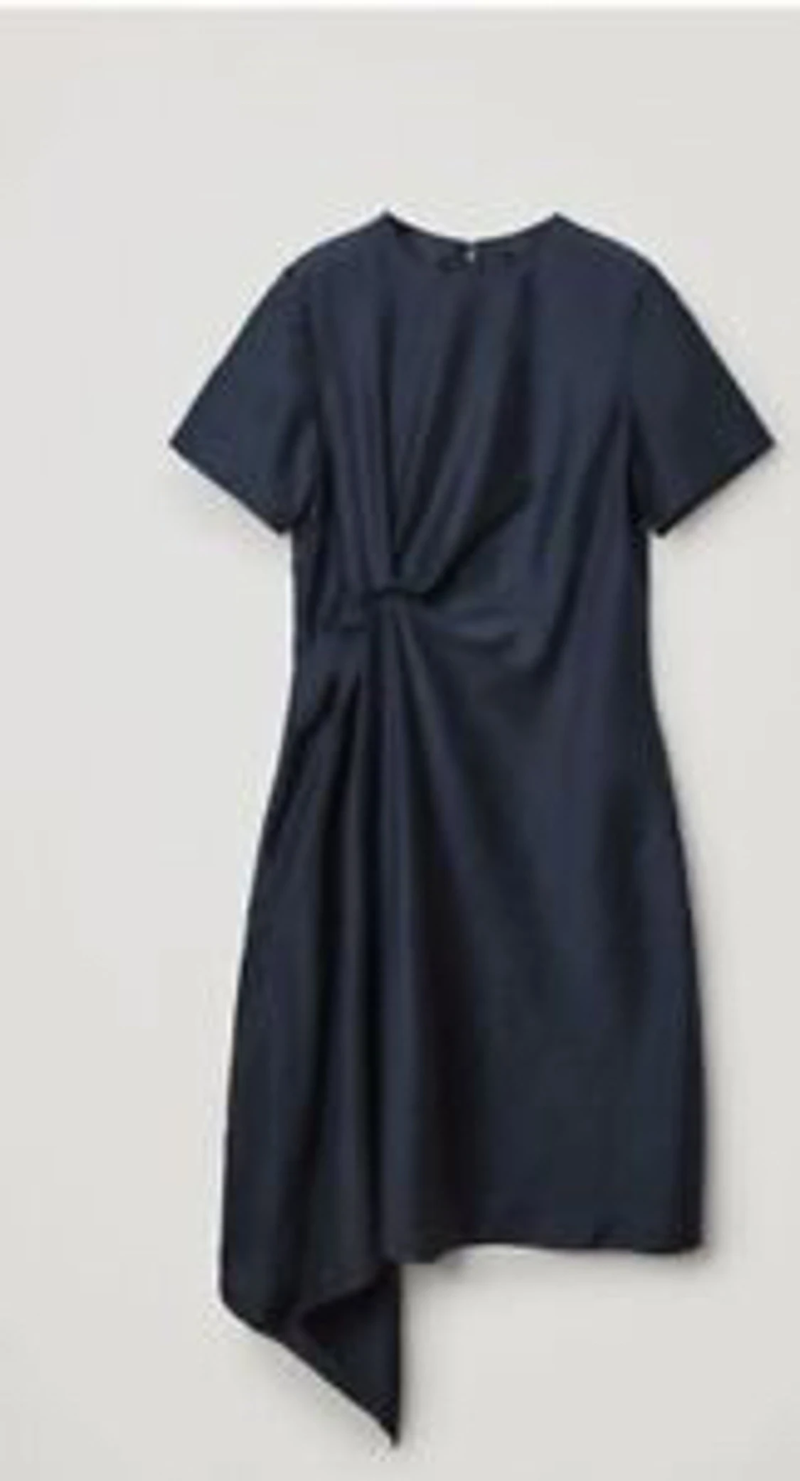 Skimmrande klänning från COS storlek 40