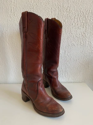 Cowboy boots - Snygga boots, äkta läder brun/röda. 