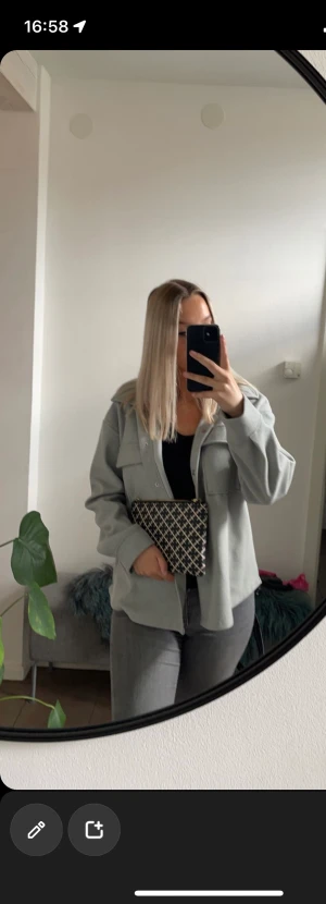 Malene Birger väska  - Säljer min fina malene Birger ivy purse . Jätte smidig väska, har band till som går ner till höften. Säljes pga ingen andvänding. Kan säkert gå ner i pris pga efterfrågan