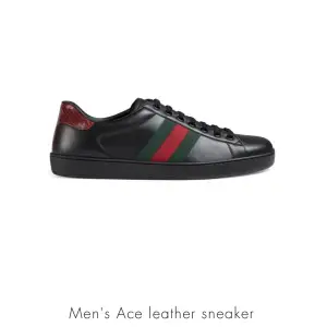 Säljer Gucci’s ikoniska svarta läder sneakers. Använda fåtal gånger! I mycket bra skick. Köpta från Gucci hemsidan, självfallet finns kvittens på köpet. Storlek 43 (Enbart seriösa köpare + snabb affär)