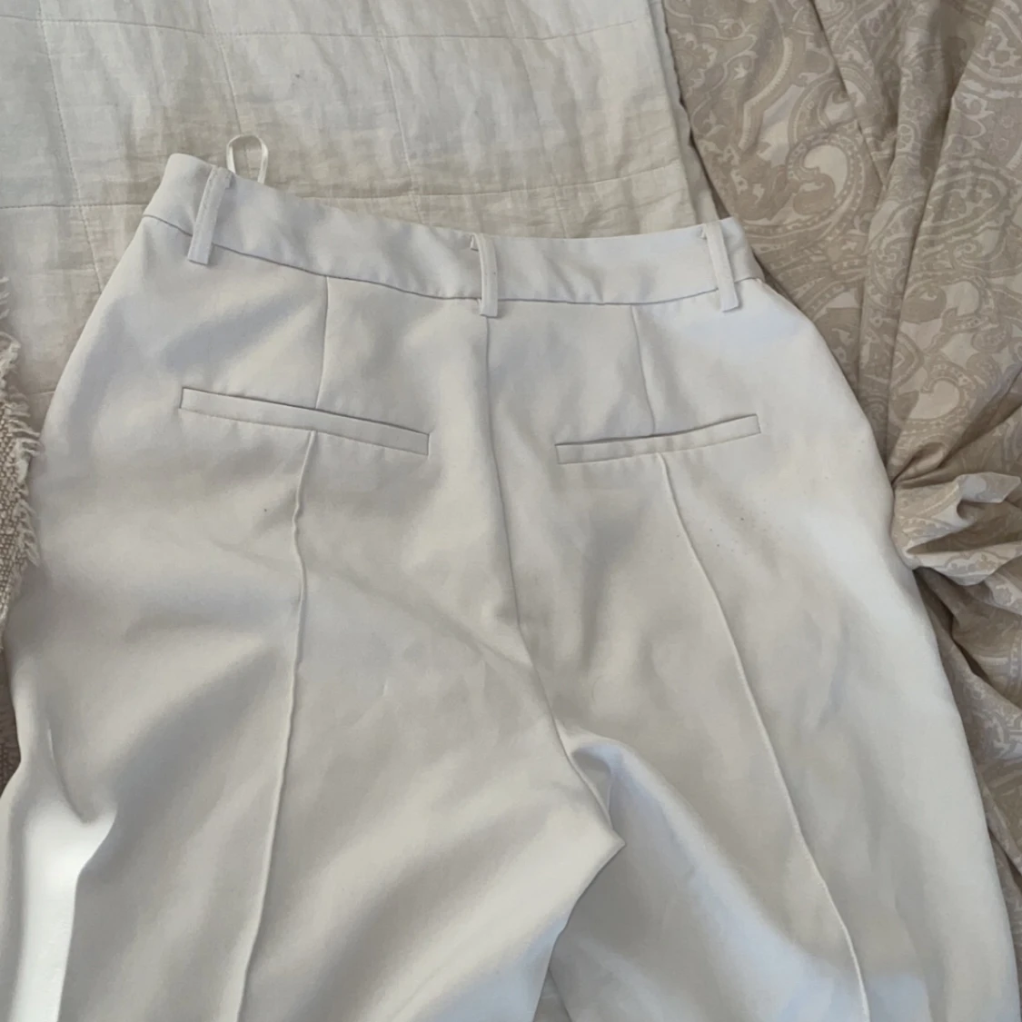 Vita kostymbyxor - 90