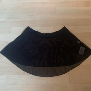 Konståkningkjol  - Använd en eller två gånger.  Köpt på Decathlon  Cm162-169 Str 16 år 