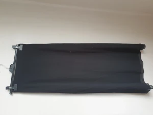 Skir Jättefin kjol (se bilder) storlek 36 - Jättefin kjol från H&M storlek 36. Skirt tyg nertill. Finns en slits på vänster sida. Verkligen jättefin kjol.