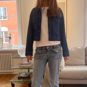 Jacka - Säljer denna as snygga jenas jacka Perfect för våren och sommaren❤️