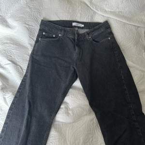 Säljer nu mina fina jeans från junkyard då dom inte alls kommer till användning, aldrig använda bara testade, Storlek L, jättefint skick Nypris 500kr