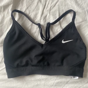 nike sport bh - svart sporttopp från nike 💙💙inga ilägg
