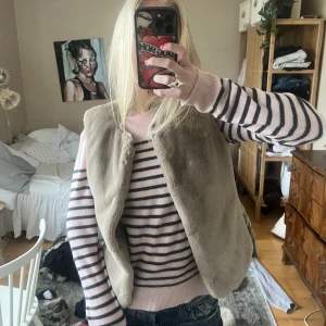 Pälsväst - Beige pälsväst! Perfekt för våren 
