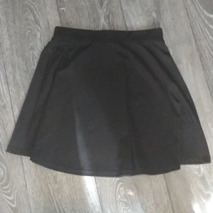 Kjol  - Storlek S, stretchig, bra skick