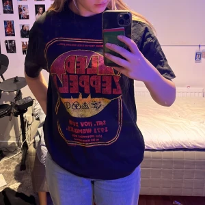 Led Zeppelin T-shirt - Aldrig använts då jag inte är ett fan, storlek S, köpt för 249kr på pull&bear.