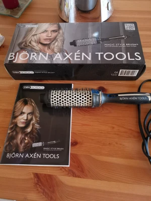 Björn Axen Värmeborste  - Björn Axen Värmeborste i nyskick. Använda 5gg-10gg. 38 mm. Fungerar utmärkt Nypris 549kr