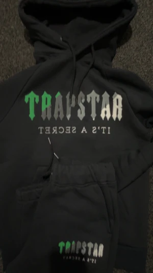 Trapstar Set - Trapstar set, knappt använd, cond 10/10, Pris kan diskuters!