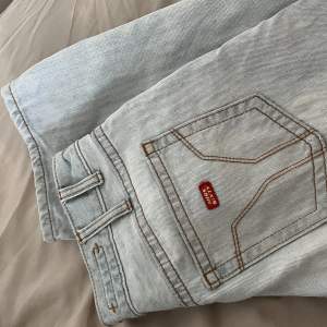 Skitsnygga miss sixty jeans säljer då dom inte kommer så mycket till användning, midjemått 39 tvärs över och innerbensläng 80 cm💖