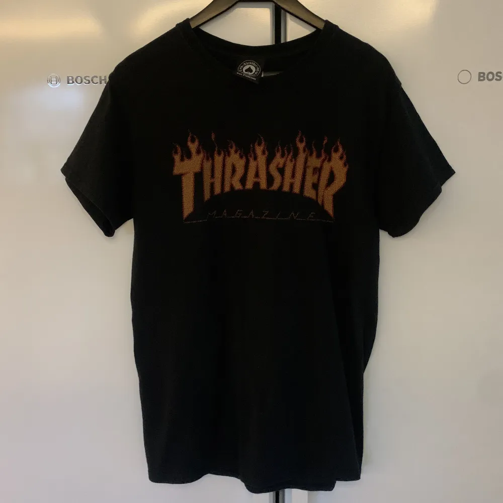 Thrasher t-shirt köpt på junkyard. Unisex storlek S i fint skick. . T-shirts.