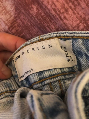 Jeans - Sköna jeans från asos i storlek 32/32 lite sönder vid hälen men inte mycket