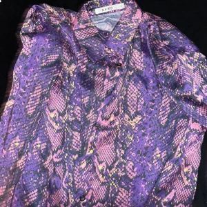 Lilla skjorta  - Köpt från NA-KD. Superfin passar till sommaren 