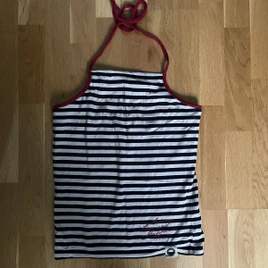 Halternecklinne - Somrigt halternecklinne som knyts i nacken! I fint skick!