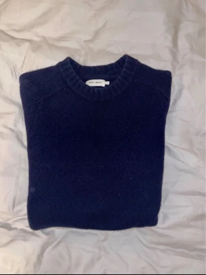 East west tröja - Säljer nu min East west tröja som aldrig blivit tvättad i tvättmaskin! Så väldigt fint skick Den är i storlek M och har inga defekter Skriv om ni har någon fundering!