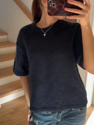 Kortärmad stickad tröja - Så fin stickad tröja från Gina som jag inte får någon använding av💕