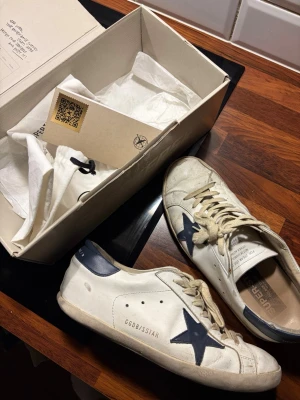 Golden goose superstar  - Kvitto ifrån plick medföljer samt låda, hör av er vid frågor & funderingar!