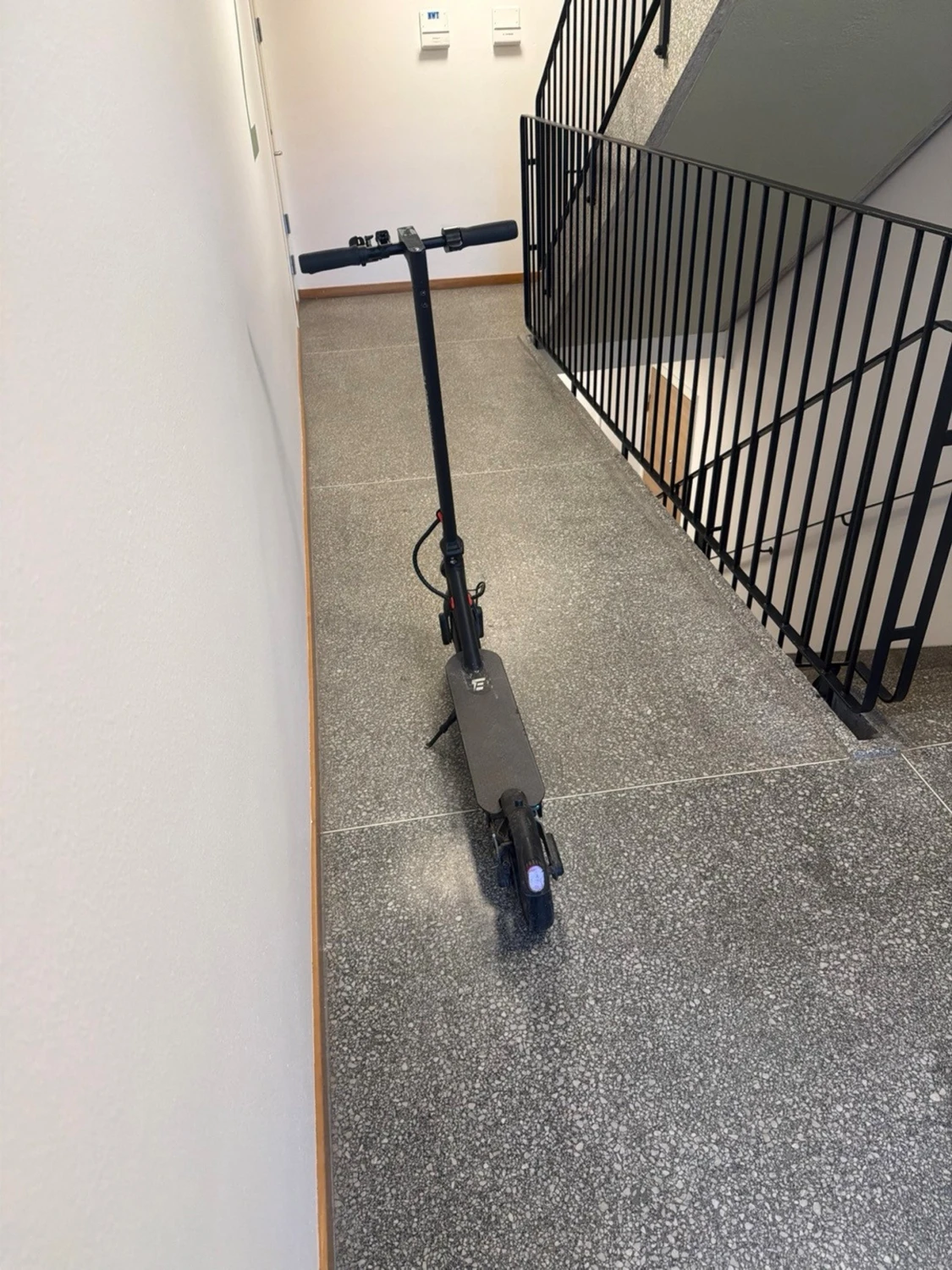 Svart elsparkcykel E-Wheels E2S V2 Long range - 2