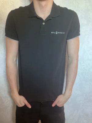 3 svarta pikés - 220kr styck. Pris kan diskuteras vid snabb affär.