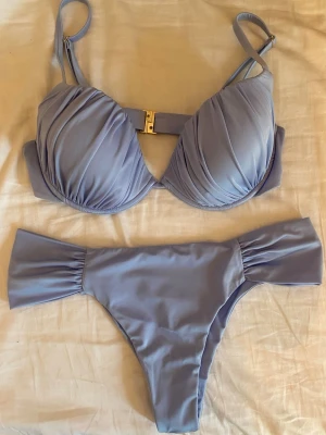 Calzedonia bikini - Snygg bikini från Calzedonia. Överdel storlek XL - motsvarande 70F/75E/80D. Underdel storlek L. Endast provad samt tvättad, som ny.