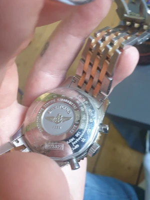 BREITLING chronomat navitimerNavitimer silverfärgad klocka - Önskar byta mot en annan så är inte intresserad av att sälja den.endast byta mot någon annan samt att det är äkta då den här är det och den ligger på mellan 45000 tusen till 75000 