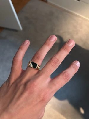 Guld ring - Nyskick guldpläterad ring storlek 8