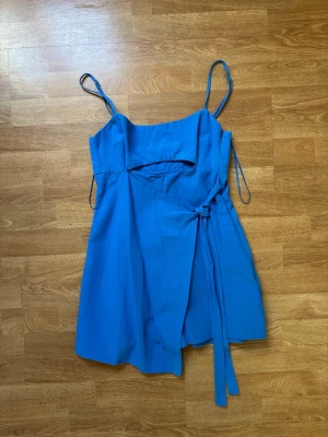 ZARA  - ZARA klänning, aldrig använd går inte att få tag på mer. Skriv privat för mer information 