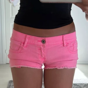 Jeansshorts - Midjemått: 37cm rakt över 💗💗