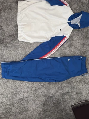  Lacoste dress  - Lacoste dress knappt använd storlek S 