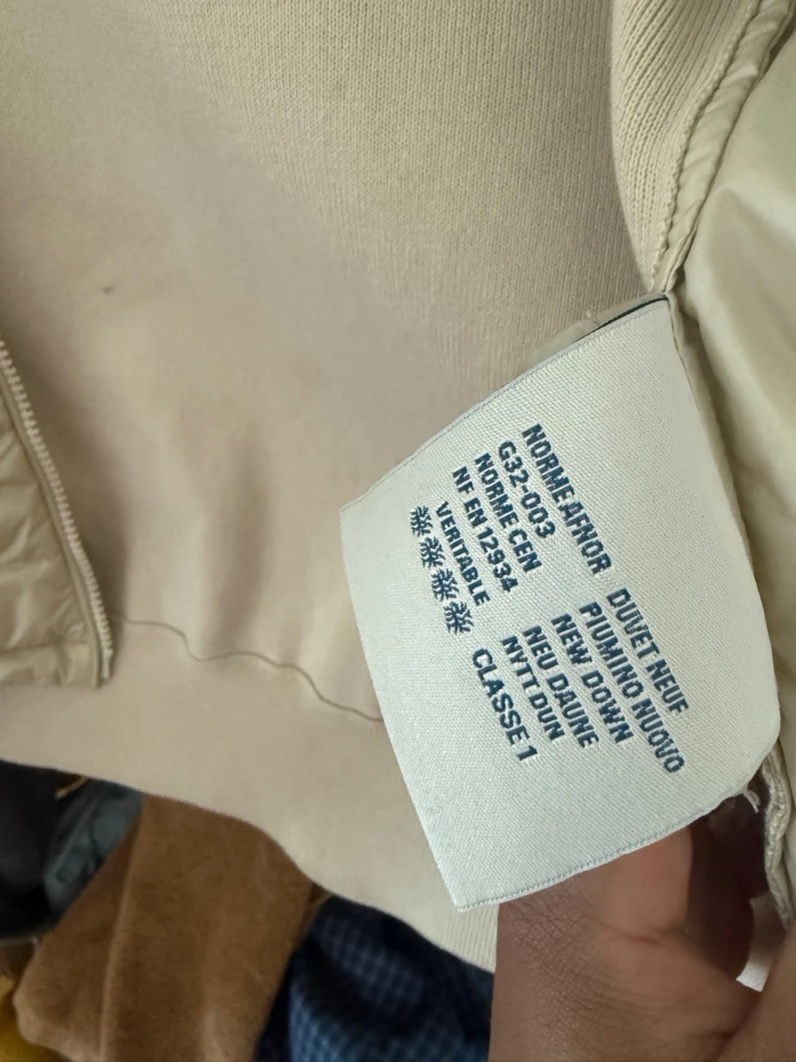 Beige pufferjacka från Moncler - 2