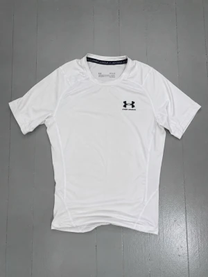 Under armour compression shirt - Skick 9/10 riktigt snygg till gymmet 
