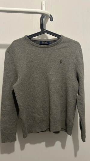 Polo Ralph Lauren tröja - Säljer nu denna Polo Ralph Lauren tröja eftersom den inte längre passar mig. Skriv om du har frågor!