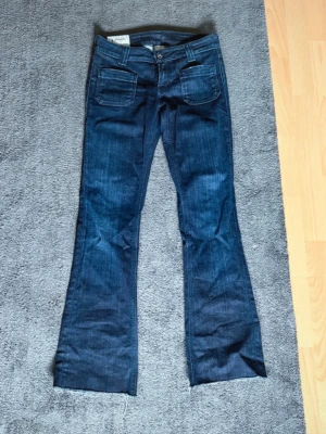 Jeans från Dondup - Storlek 27, fint skick 